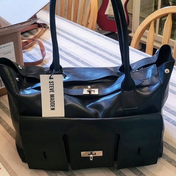 ✅️Avery Bag Black - NO LONGER AVAILABLE IN US - BNWT - Averyy Bag $140 - - Picture 2 of 9